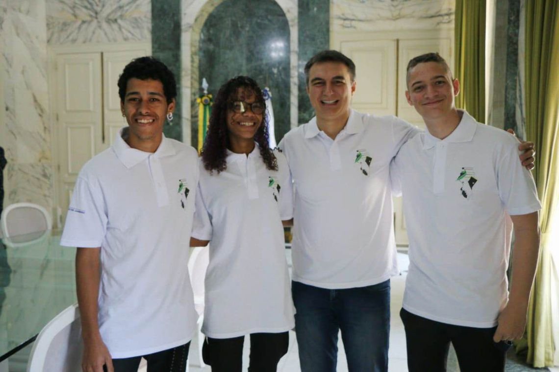 Arte de alunos de Nova Iguaçu vai estampar uniformes escolares no Rio