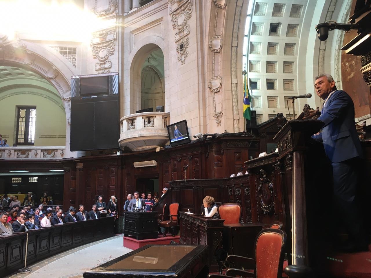 Prefeito de Meriti e vice-governador do Rio são homenageados na Assembleia Legislativa com a Medalha Tiradentes