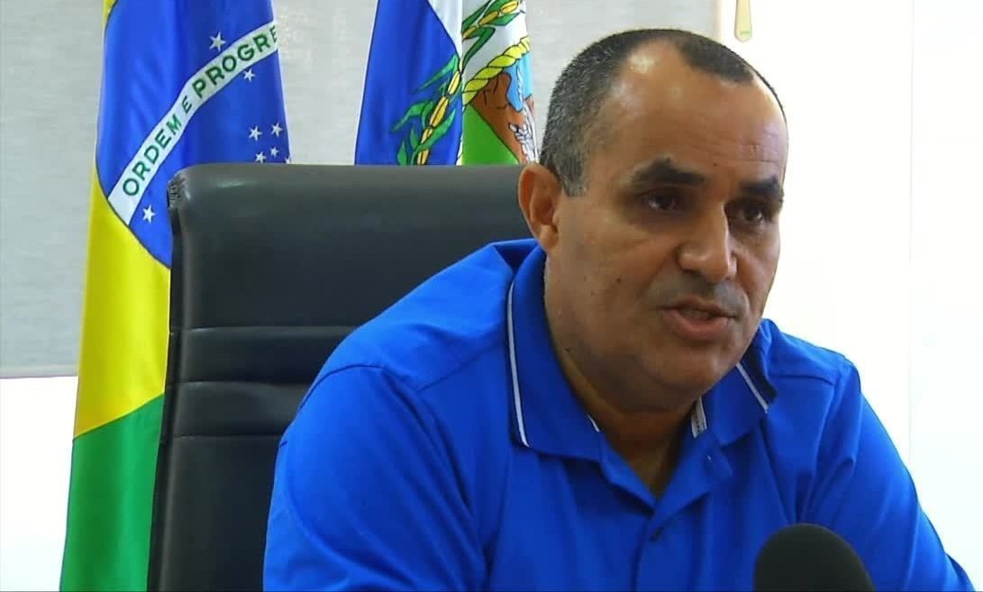 Prefeito de Rio das Ostras tenta resolver na marra do decreto situações que dependem de projetos de leis