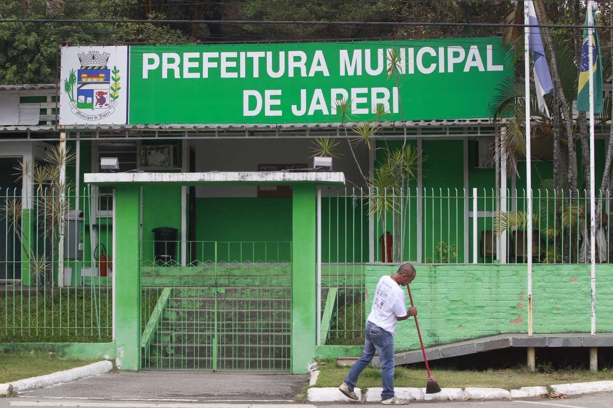 Japeri já gastou mais de R$ 1 milhão na manutenção de ar-condicionado e agora vai pagar cerca de R$ 360 mil em peças para os aparelhos