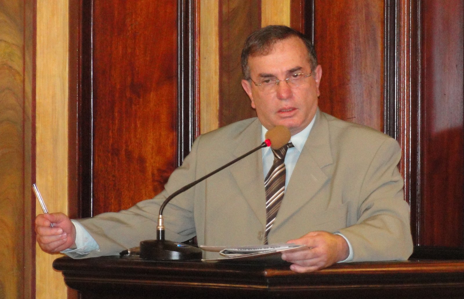 Justiça mantém bloqueio dos bens de político denunciado  pelo MP por nomear assessores fantasmas em Petrópolis