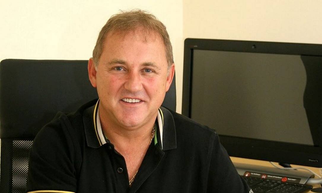 Prefeito de Itaguaí decide implantar controle de presença no trabalho, mas ponto eletrônico não vale para todos