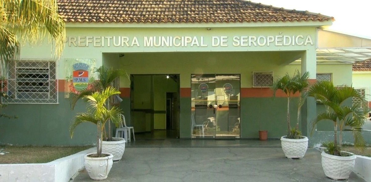 Prisão preventiva do filho do prefeito em processo por extorsão chama a atenção para contratos emergenciais e licitações na Prefeitura de Seropédica