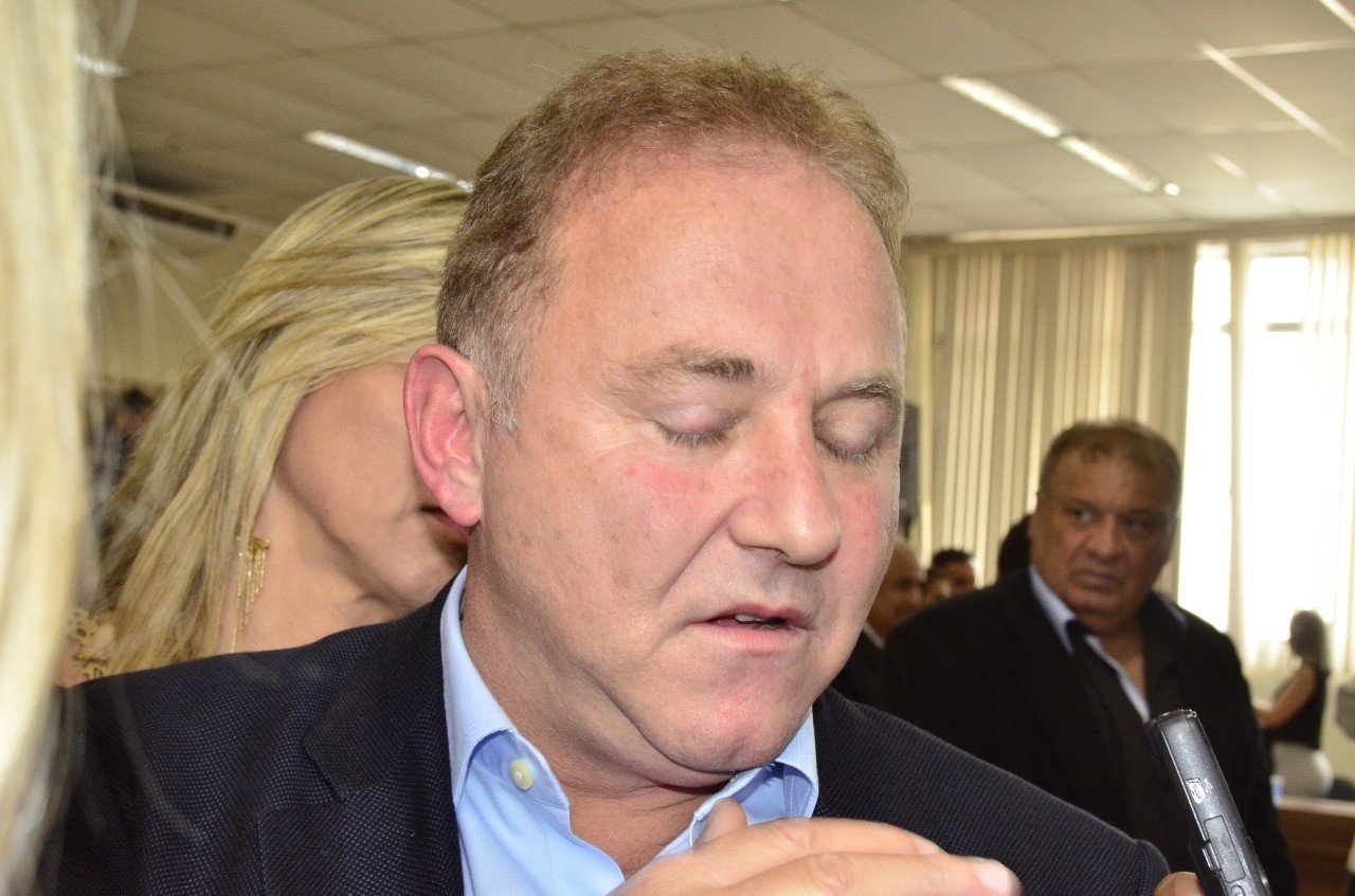 Com ‘filme queimado’, prefeito de Itaguaí teria virado ‘patinho feio’ até para aliados e opção na cidade seria pelo novo