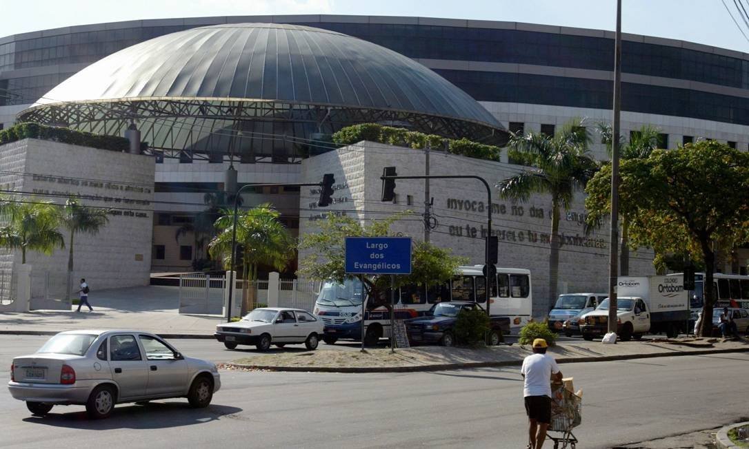 Proibições impostas por decreto no Rio não atingem o “mercado da fé”