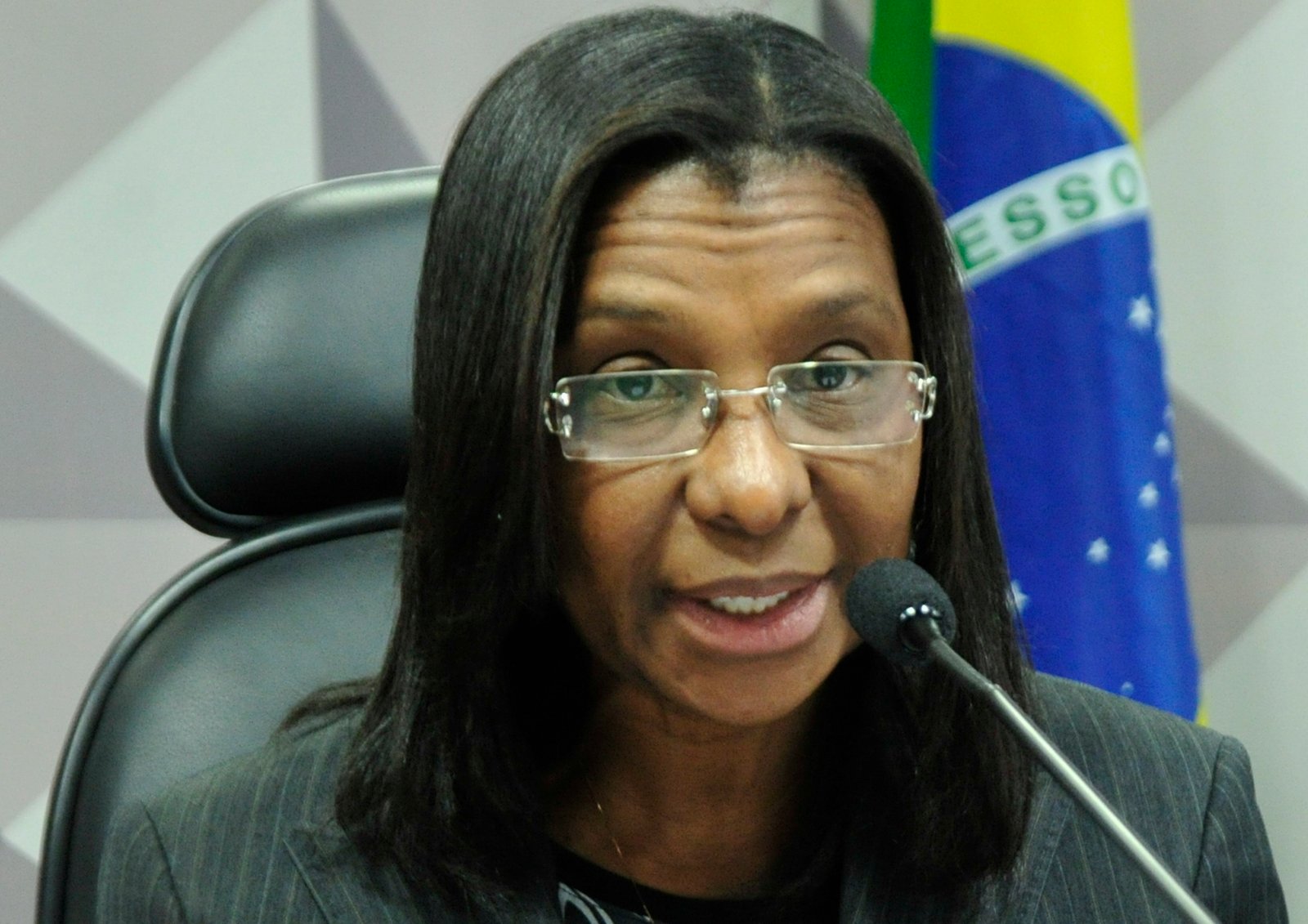 Deputada da Universal seria o nome bolsonarista em Nova Iguaçu, mas ninguém sabe se isto será bom ou ruim para ela