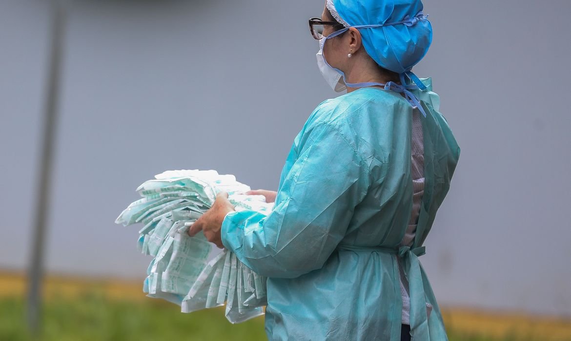 Rio quer contratar cinco mil profissionais de saúde temporariamente