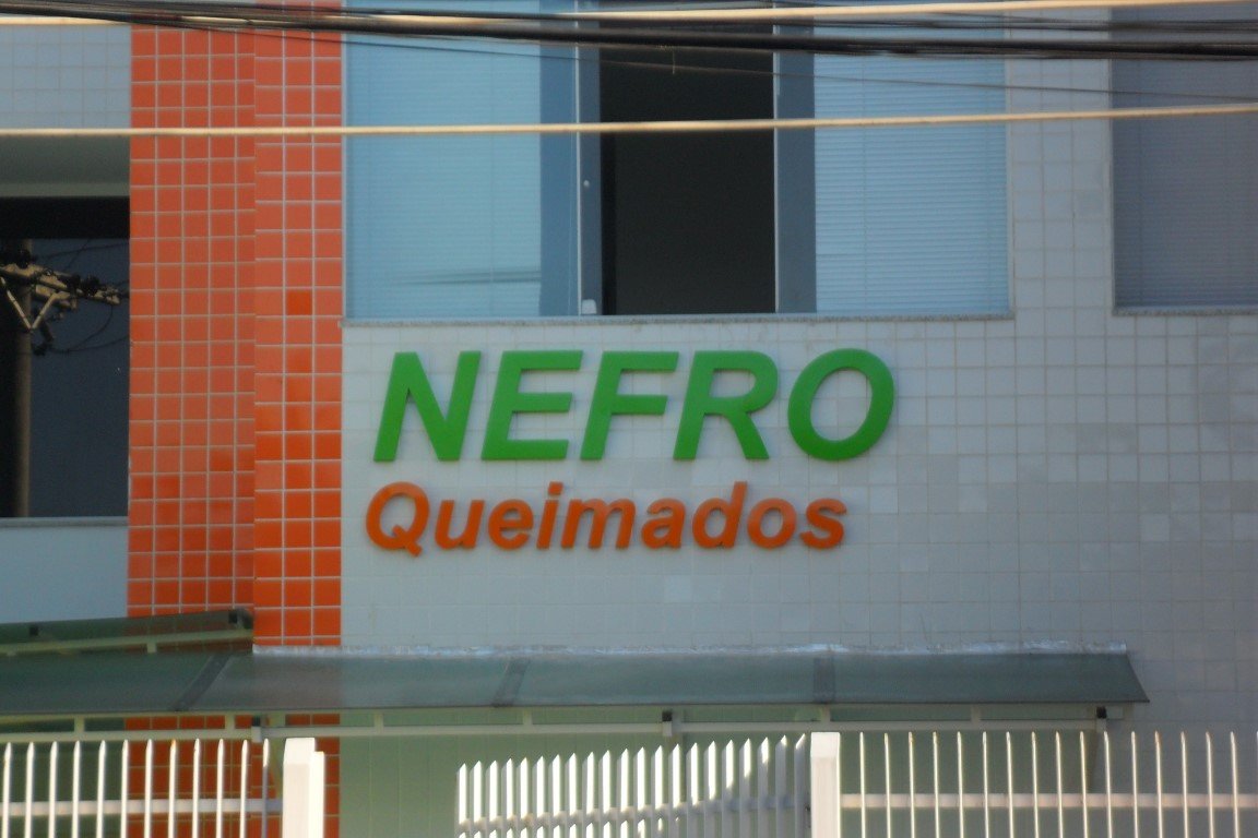 Queimados: contratos da Prefeitura com clínica do marido da chefe de gabinete de Vilela somam agora mais de R$ 25 milhões