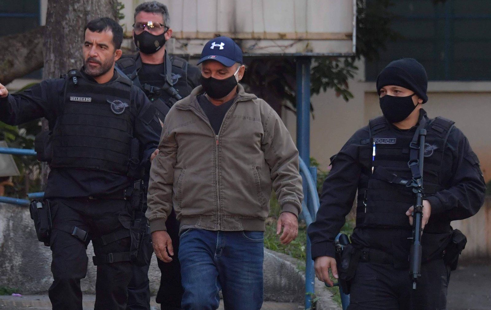 Queiroz, o homem da ‘rachadinha’, é preso em São Paulo: ex-assessor estava numa casa de advogado do presidente Bolsonaro e do senador Flávio