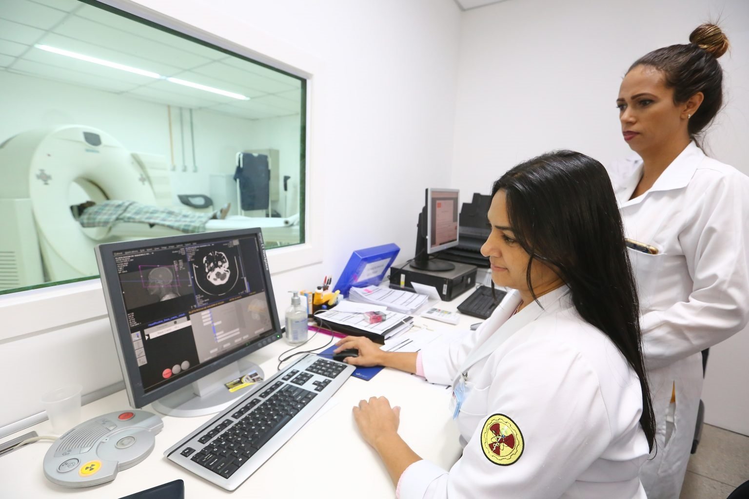 Contrato do serviço de tomografia do Hospital Municipal de Belford Roxo é para 1.200 exames por mês, explica a gestão da unidade