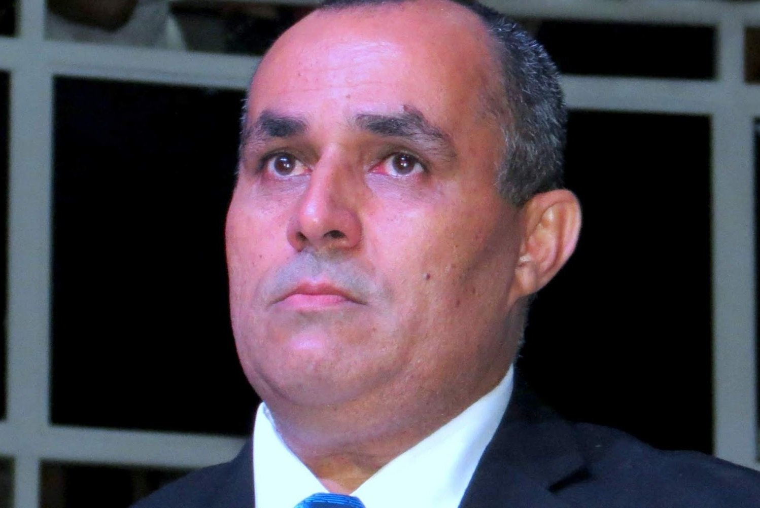 Prefeito de Rio das Ostras ‘dá mole’ para adversários e pode ter problemas para registrar candidatura a reeleição