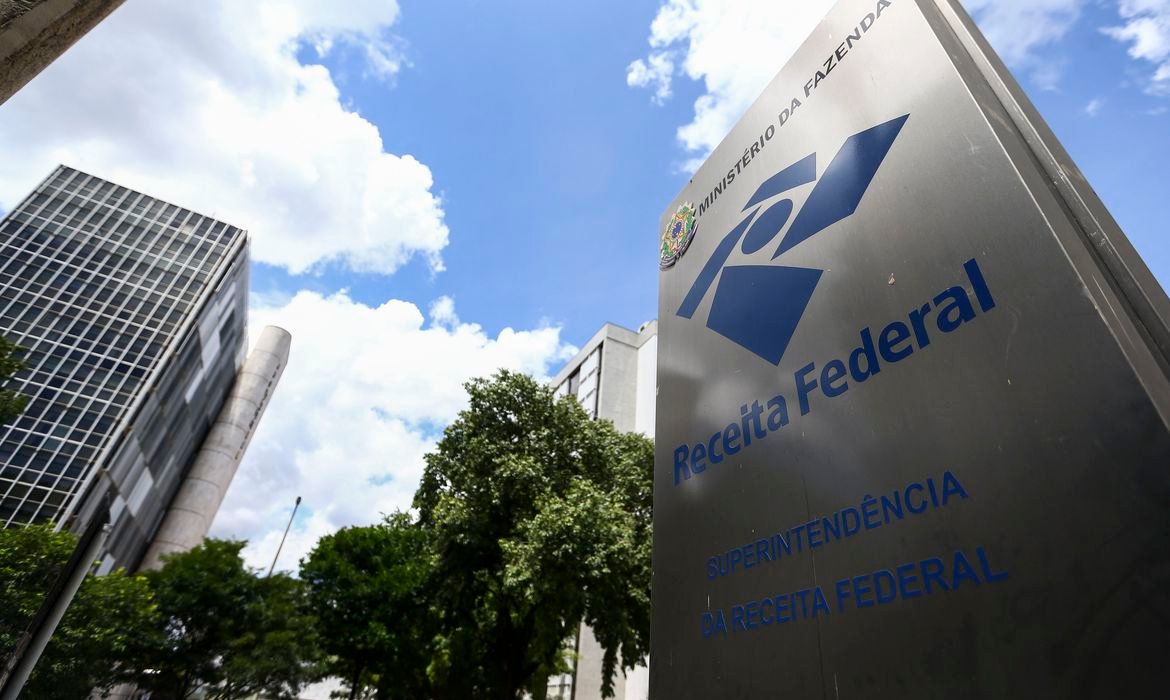Receita abre amanhã consulta ao lote residual de restituição do IRPF