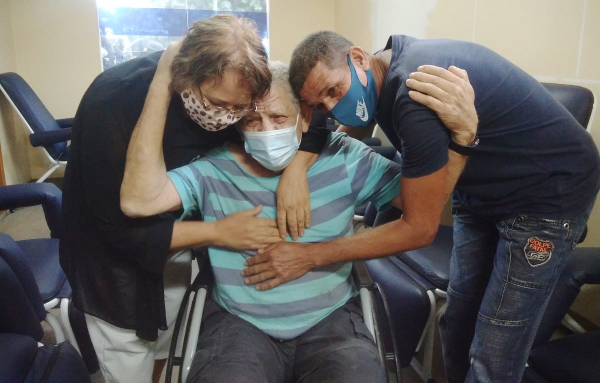 Serviço Social do Hospital da Posse ajuda paciente a reencontrar a família após quase duas décadas