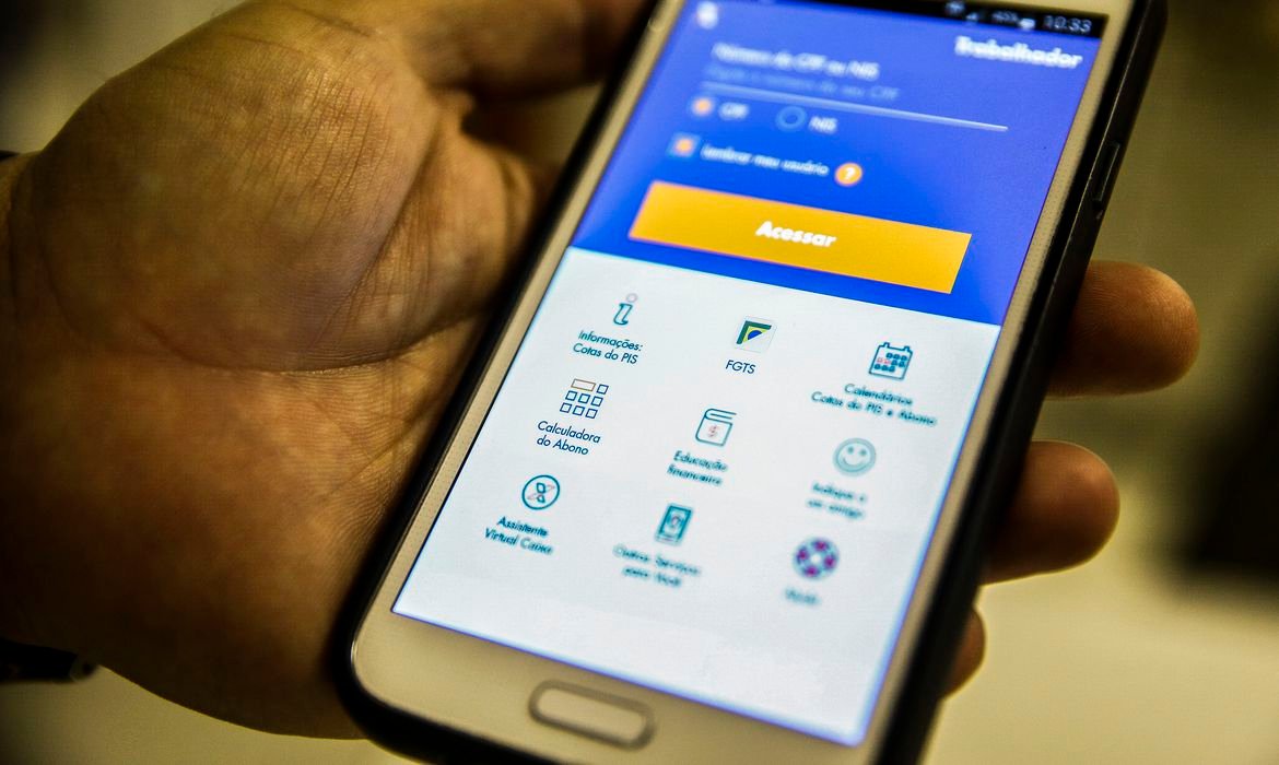 Trabalhador pode solicitar saque de R$ 1.045 do FGTS até amanhã