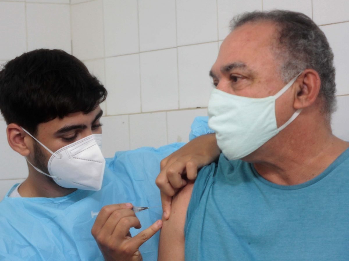 Vai começar amanhã a segunda etapa de vacinação contra a covid-19 em Nova Iguaçu: Profissionais de Saúde e pessoas com 60 anos ou mais e de diferentes áreas serão imunizados em unidades municipais