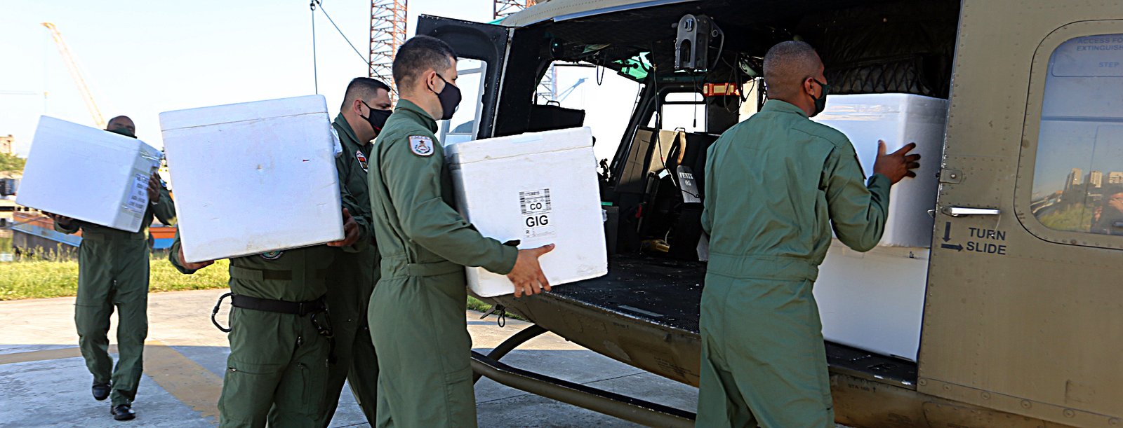 Governo do Rio realiza distribuição de vacinas contra a covid-19