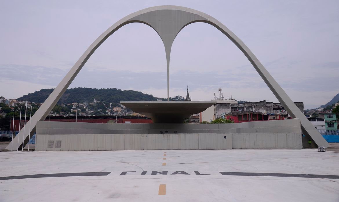 Com carnaval cancelado, turismo e comércio tomam medidas contra crise