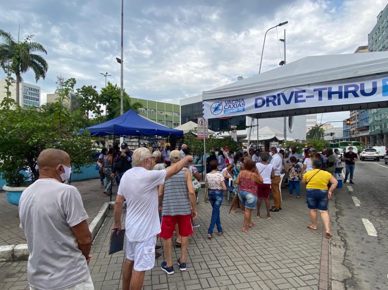 Desorganização e desrespeito a idosos marcam o segundo dia de vacinação em Caxias onde a Saúde parece ter outras prioridades