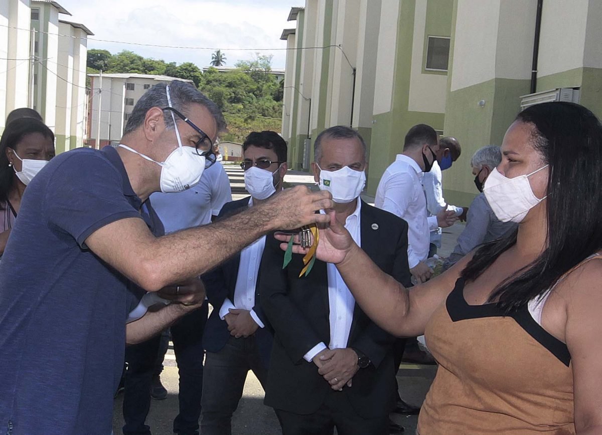 Mais moradias em Nova Iguaçu: Primeiros moradores do Parque Laranjeiras recebem chaves de seus apartamentos
