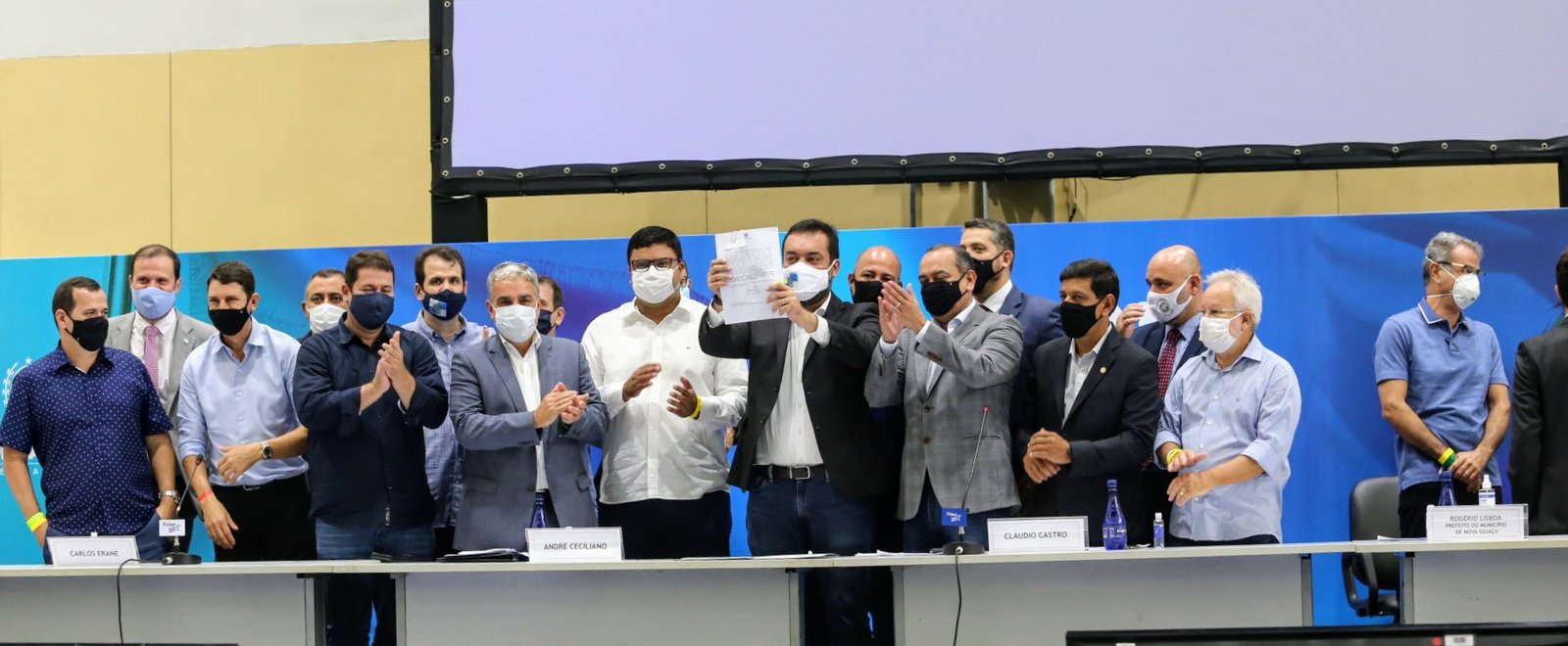 Governador em exercício sanciona o Supera Rio, que garante auxílio de até R$ 300 a pessoas em situação de vulnerabilidade social