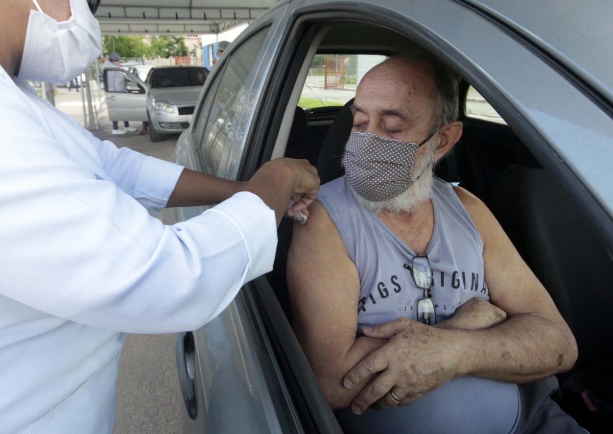 Nova Iguaçu vai vacinar pessoas de 63 a 65 anos e profissionais de saúde de 29 a 31 anos a partir desta segunda-feira