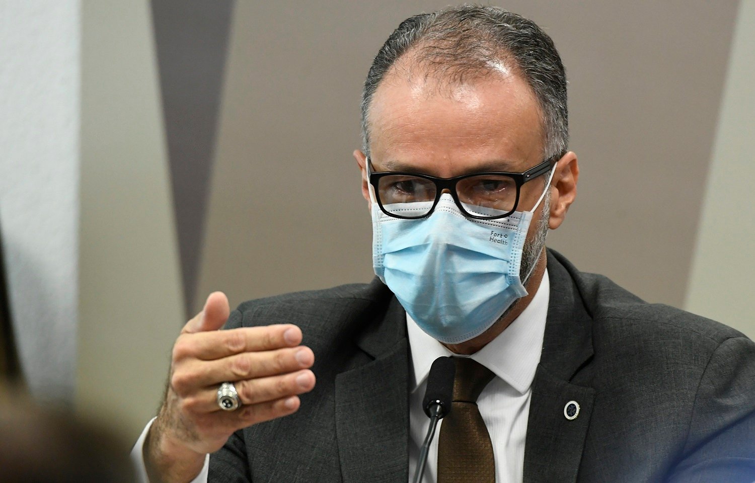 Em tom crítico presidente da Avisa coloca as declarações de Bolsonaro sobre vacinas na conta de uma guerra política