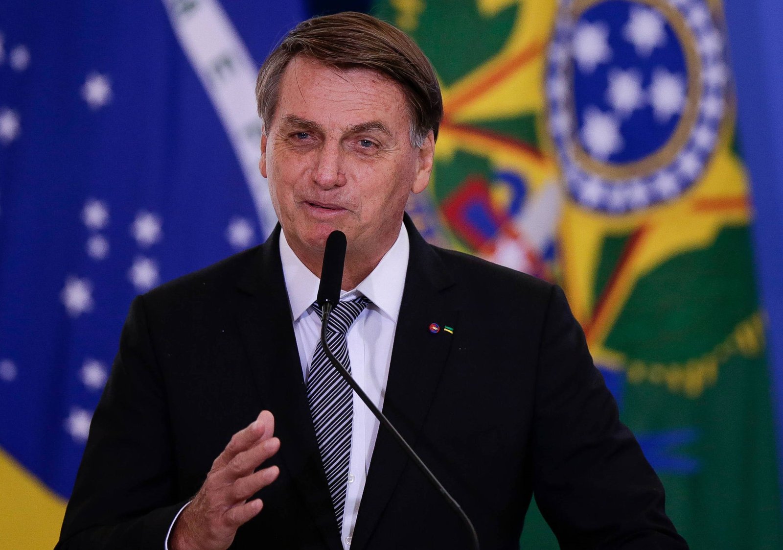 Bolsonaro nega omissão sobre covid e acena à China após levantar dúvidas sobre origem do vírus