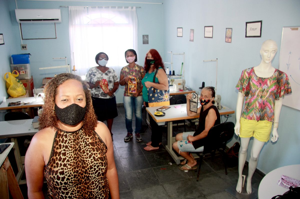 Nova Iguaçu: Secretaria de Assistência Social promove oficina de costura para devolver autoestima e ajuda na geração de renda extra