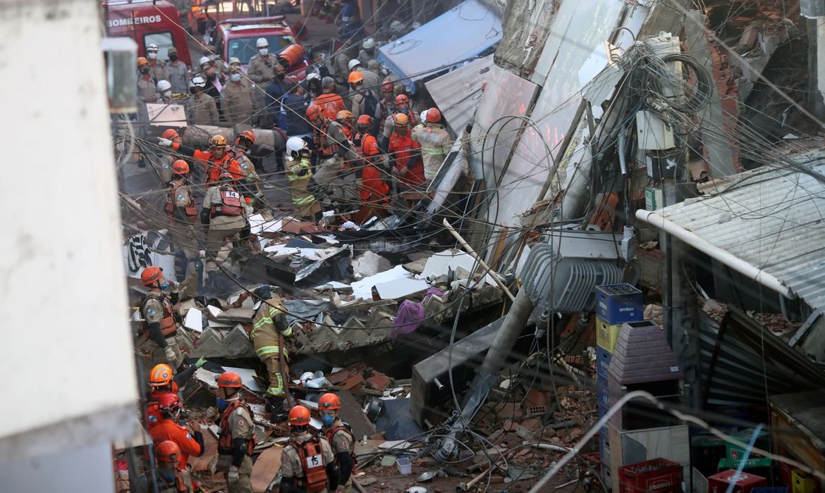 Polícia do Rio monta força-tarefa para apurar desabamento de prédio
