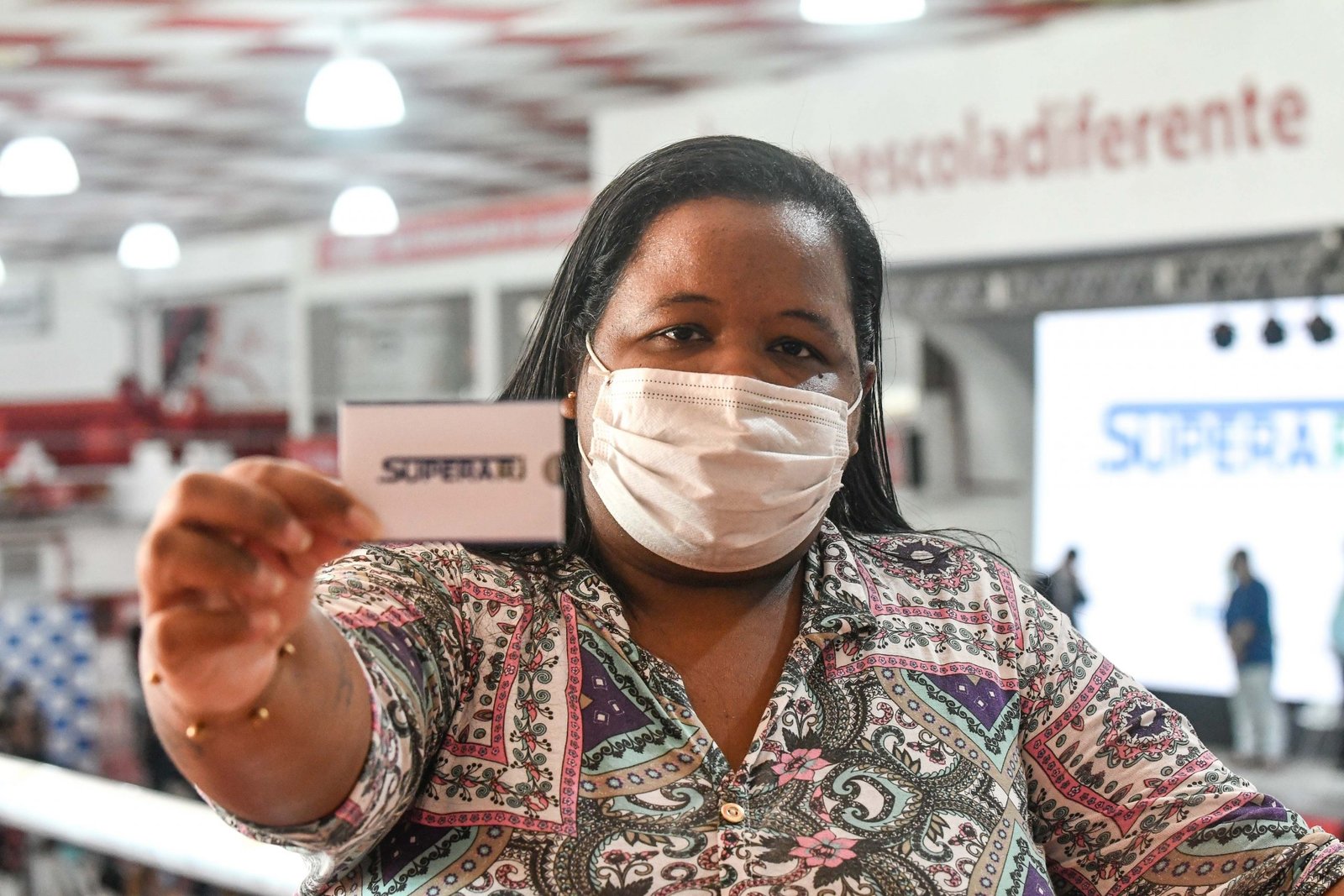 Primeiros beneficiários recebem auxílio do programa Supera Rio