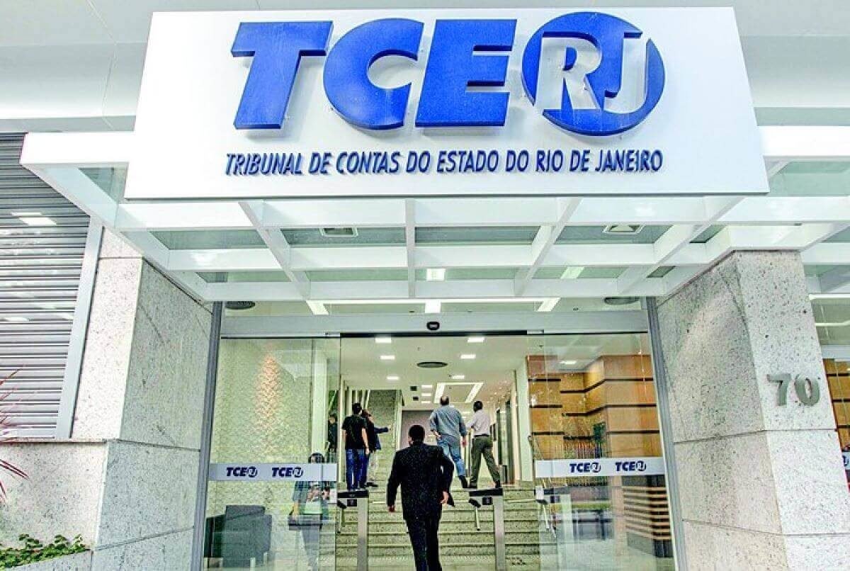 Conselheiros do Tribunal de Contas do RJ se dão aumento de R$ 12 mil