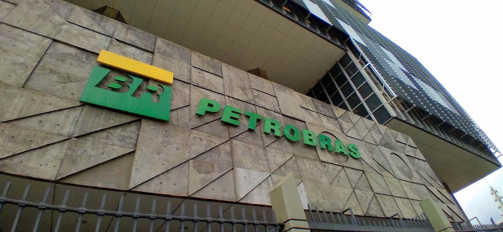Petrobras deve R$ 9,5 bilhões ao governo do Rio, aponta a CPI dos Royalties