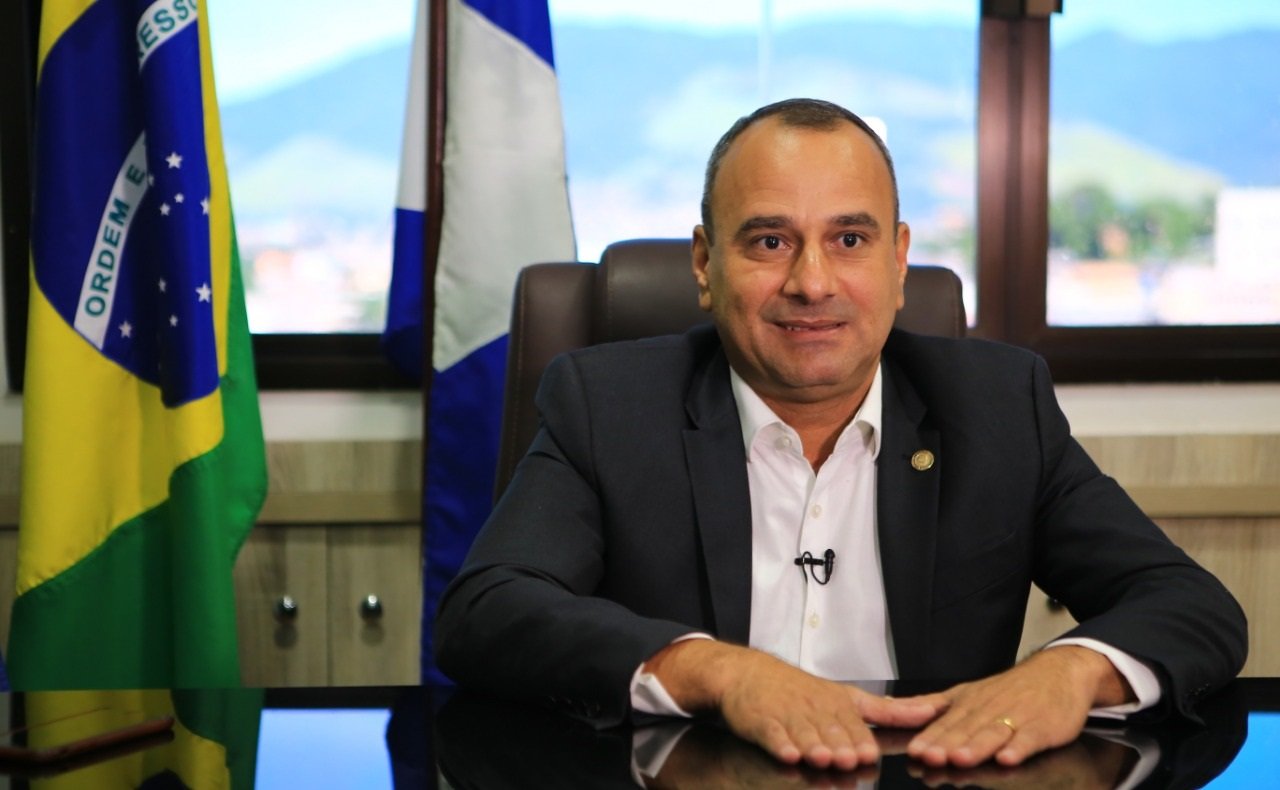 Depois de ‘engolir’ o deputado Sargento Gurgel, prefeito de Belford Roxo destronará também Sóstenes Cavalcanti