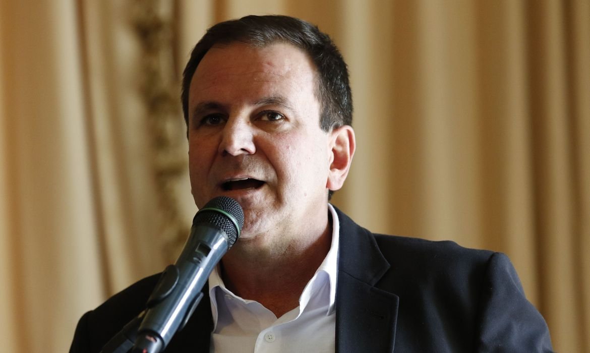 Taxa de positividade nos testes de covid aumentou no Rio, diz prefeito