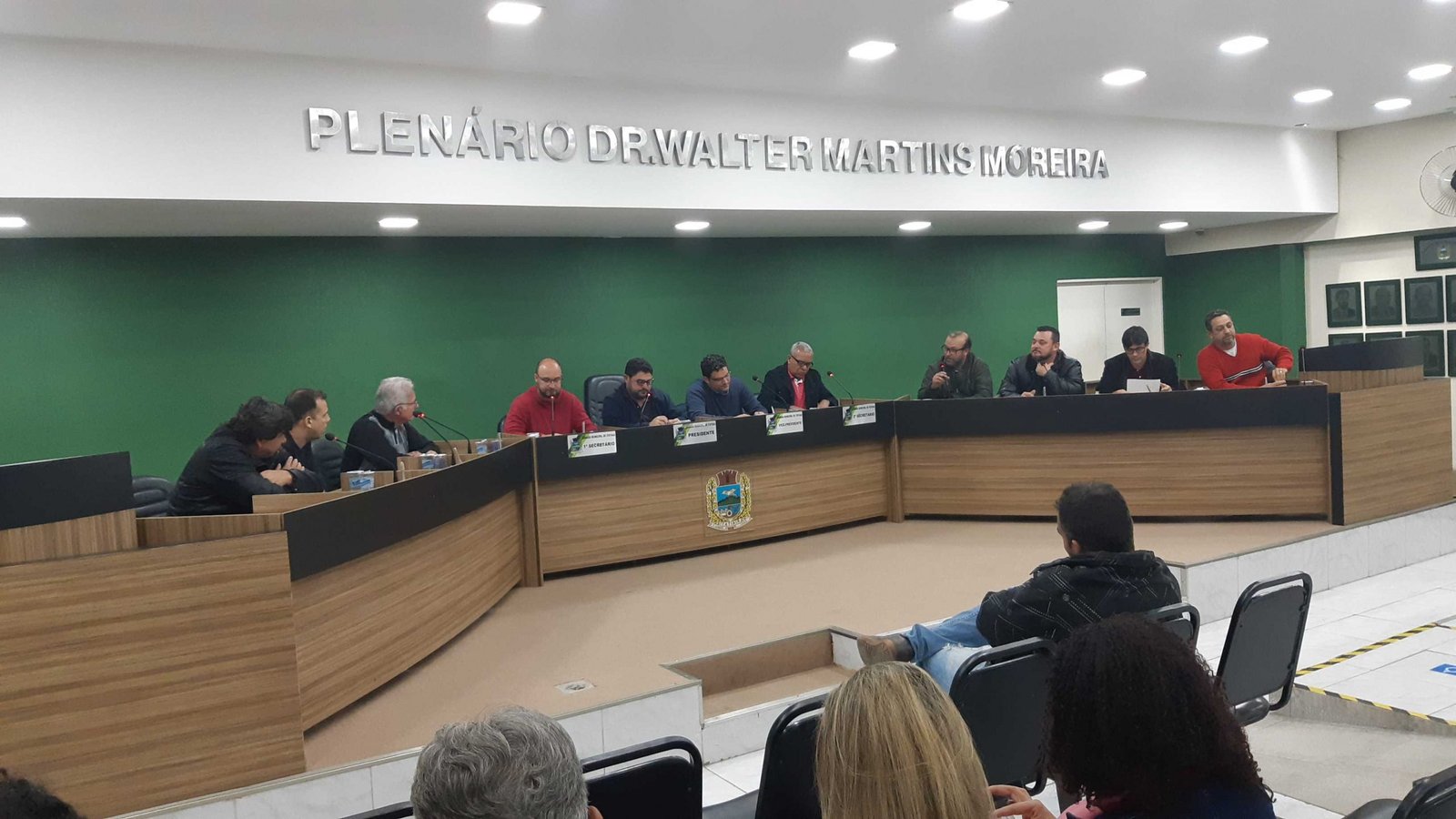 Itatiaia: Inertes aos desmandos de Dudu na privatização da água, vereadores estariam com dificuldade para driblar rejeição da população em possível disputa na eleição suplementar