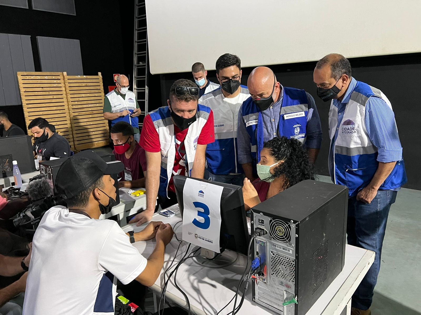 Programa Cidade Integrada: Governo estadual abre cadastro para profissionais da construção civil do Jacarezinho e de Manguinhos 