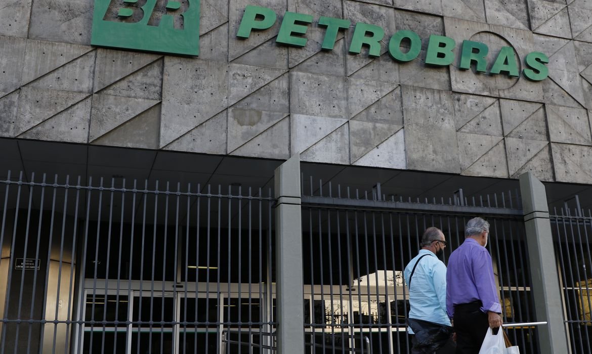 Petrobras reajusta preços da gasolina e diesel para as distribuidoras: aumento estará valendo a partir desta sexta-feira