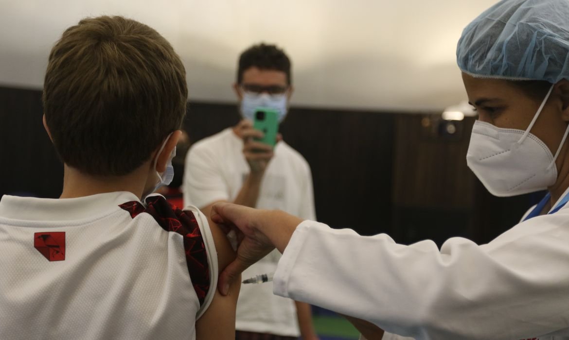 Rio revoga exigência de passaporte vacinal contra a covid-19 e confirma esta quarta a 2ª dose do reforço para maiores de 70