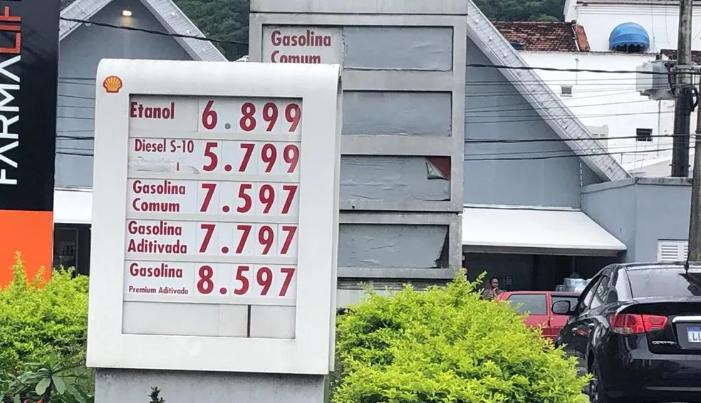 Litro da gasolina vai baixar para R$ 6,61 no RJ