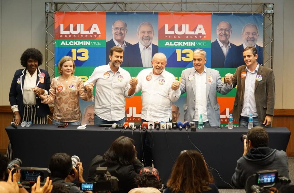 Lula se despede do Rio com afago em Ceciliano e promessa de grandes investimentos no estado, com olhar especial para a Baixada