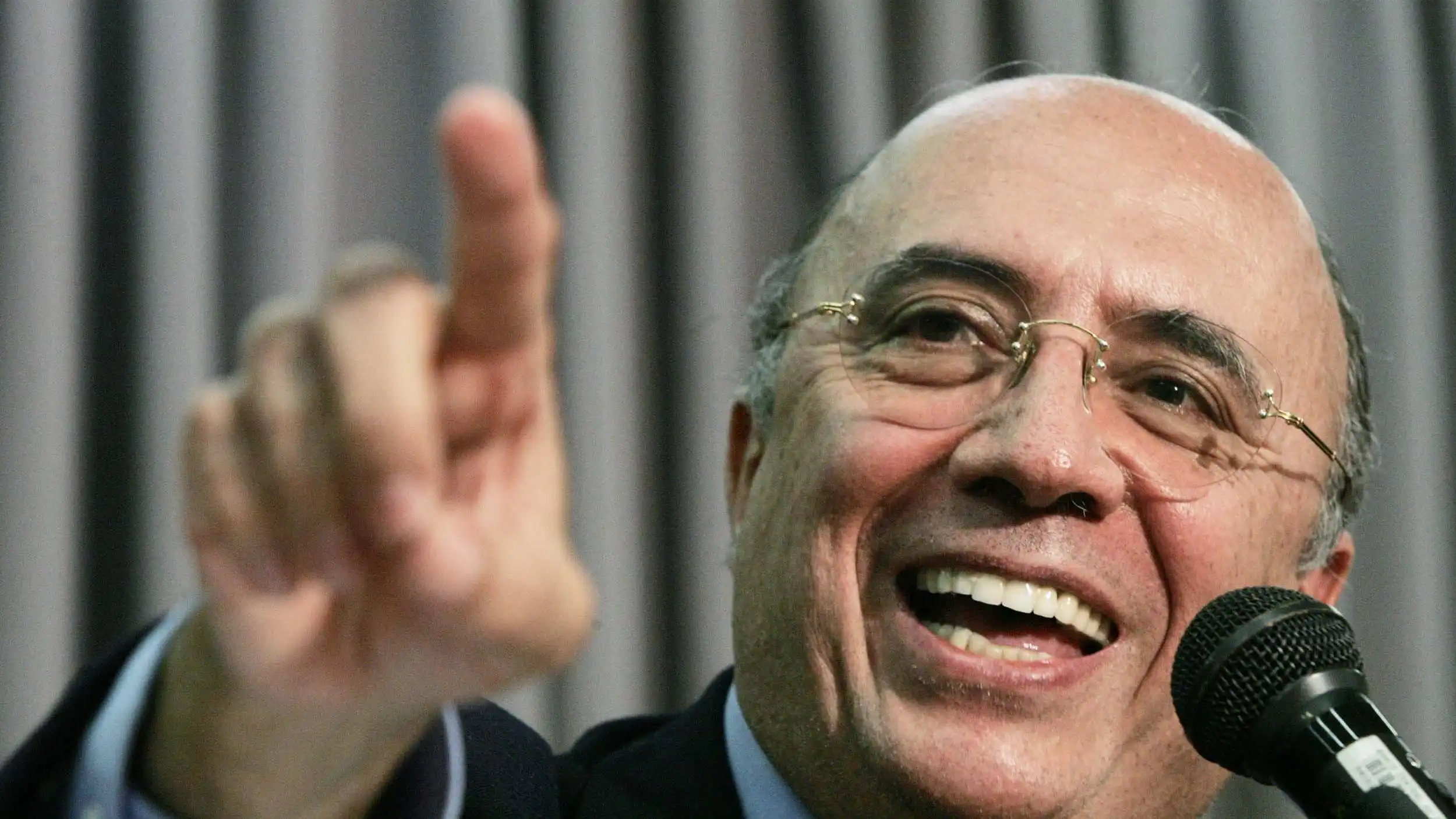 Mercado vê sinal positivo na política fiscal com Lula  chamando o ex-presidente do Banco Central Henrique Meirelles