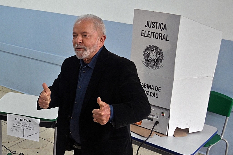 Lula sai na frente de Bolsonaro: 48,03% a 43,54%