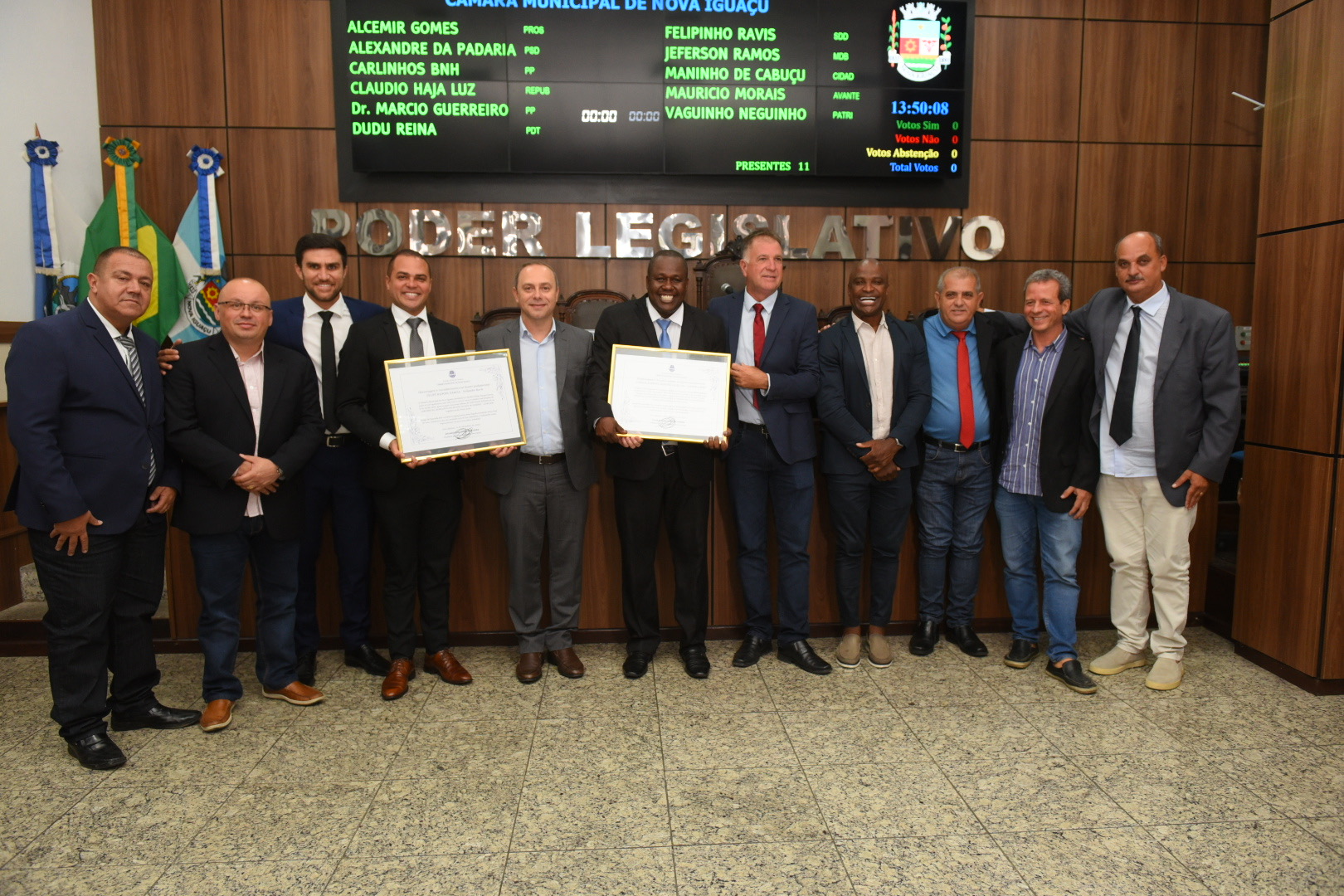 Câmara de Nova Iguaçu encerra ano legislativo com homenagens a vereadores eleitos para a Alerj