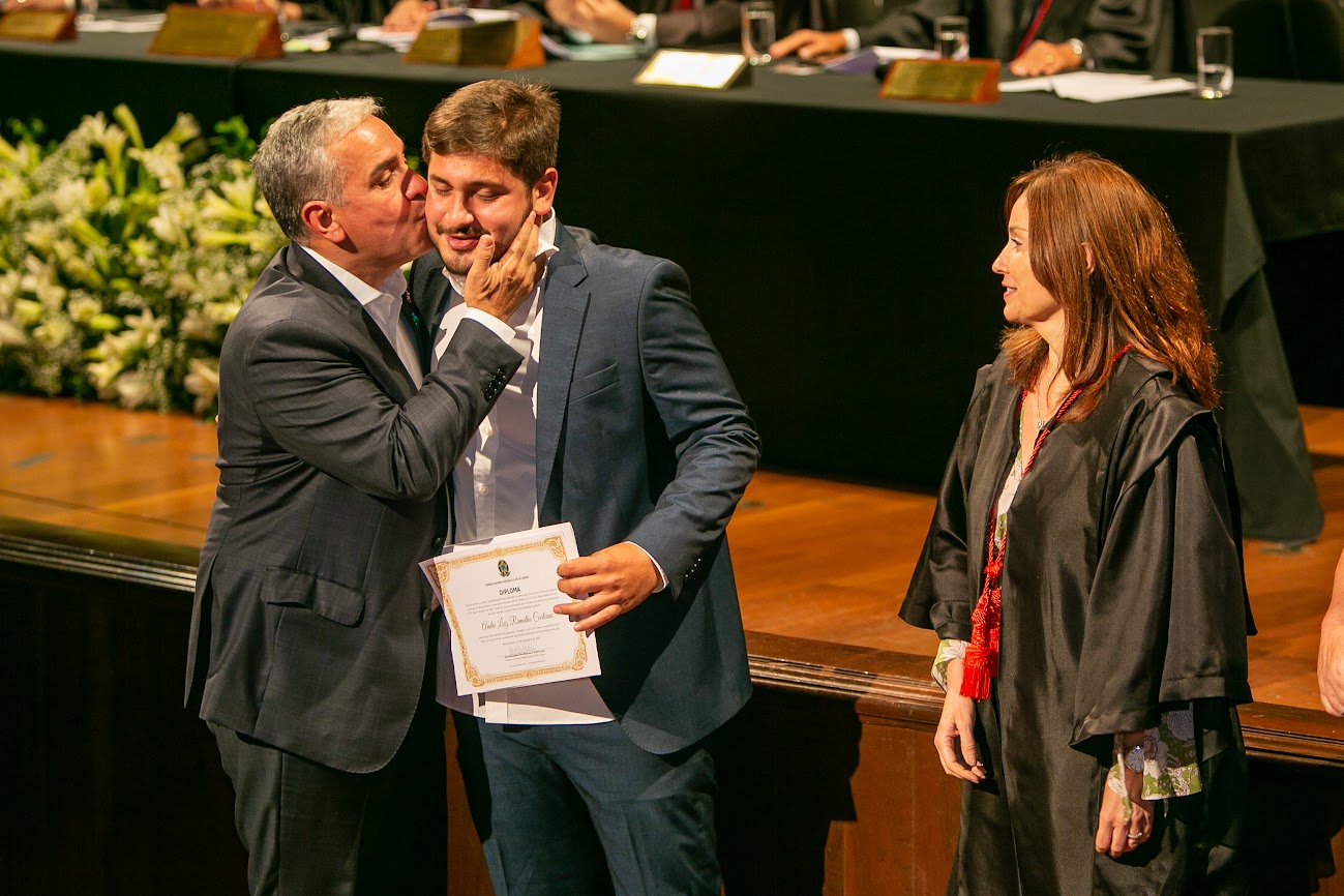 Deputados estaduais são diplomados no Rio