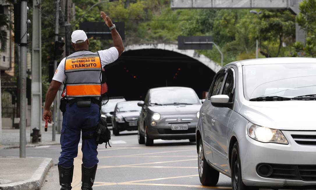 Niterói terceiriza função de agente de trânsito e MP vai à Justiça para que Prefeitura seja obrigada a fazer concurso público em 180 dias