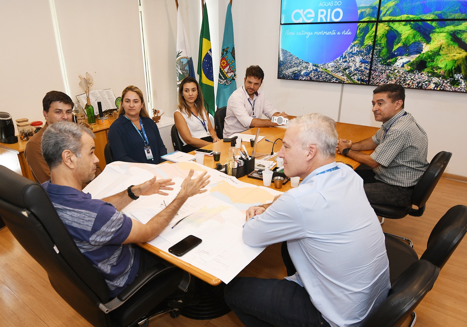 Prefeito de Nova Iguaçu recebe balanço de ações da Águas do Rio: Meta é garantir abastecimento para todos os bairros até dezembro de 2024