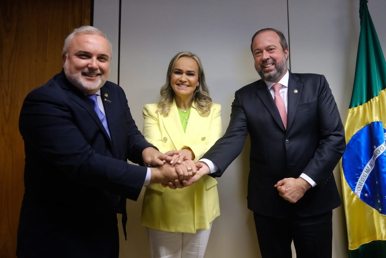 Redução do preço das passagens aéreas segue como prioridade da ministra Daniela Carneiro