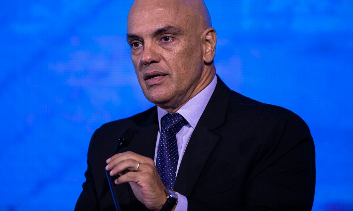Moraes mantém prisão de 294 acusados por atos antidemocráticos