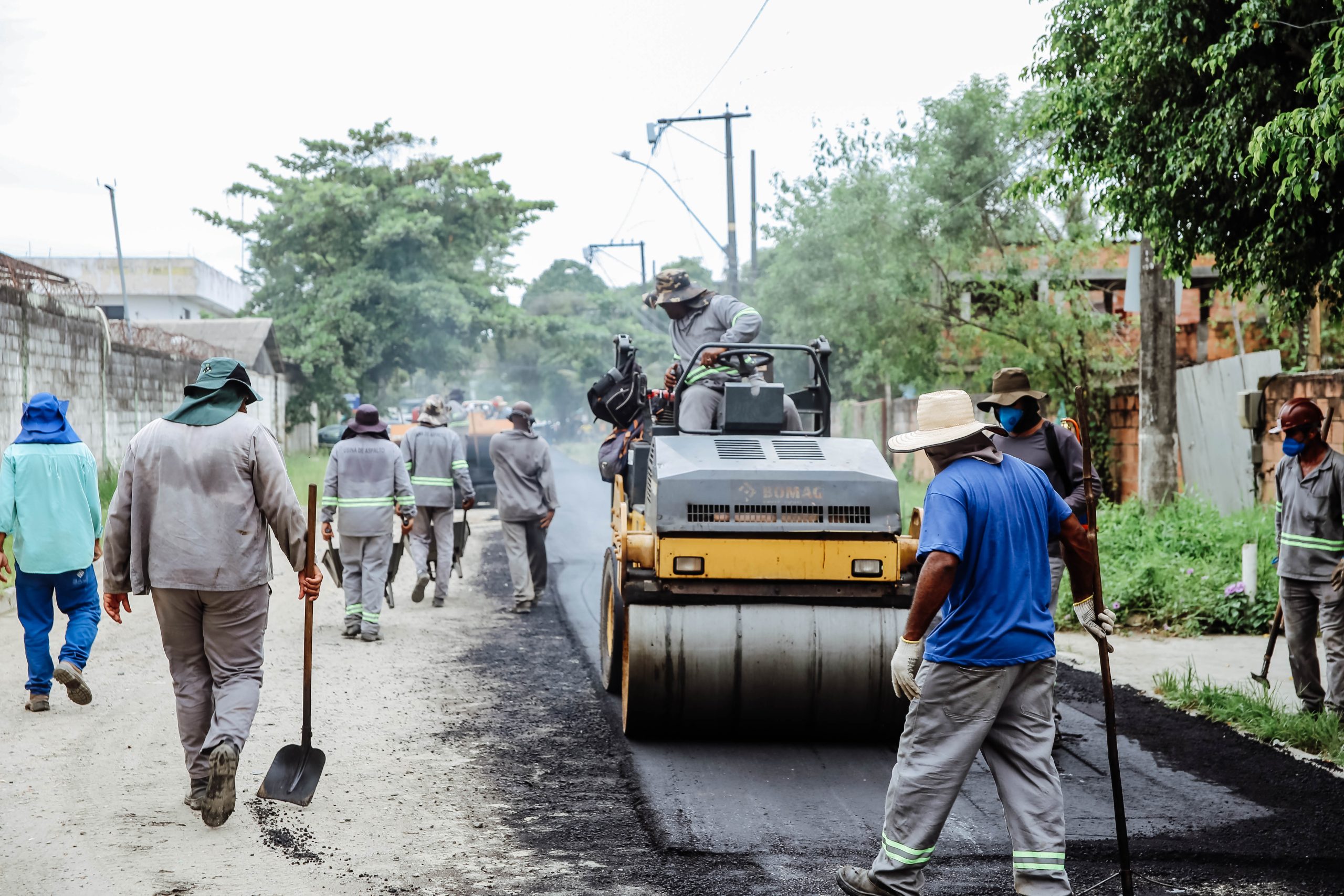 Magé: Moradores do bairro Barbuda comemoram a chegada do asfalto