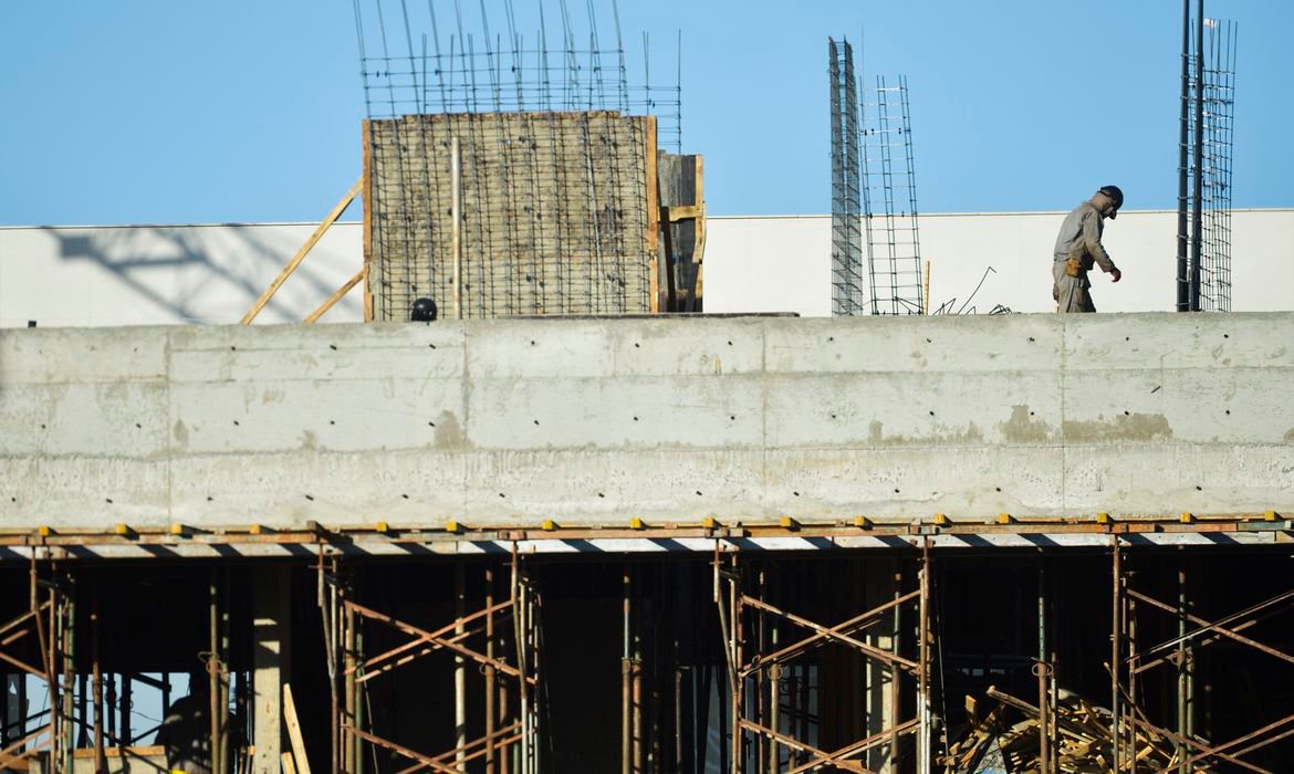 Plataforma online mapeará obras paradas em estados e municípios